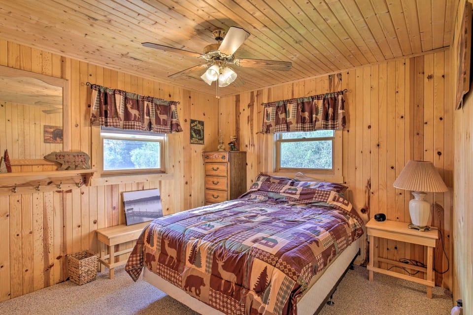 Bedroom 1 | Full Bed | 1st Floor | Linens Provided