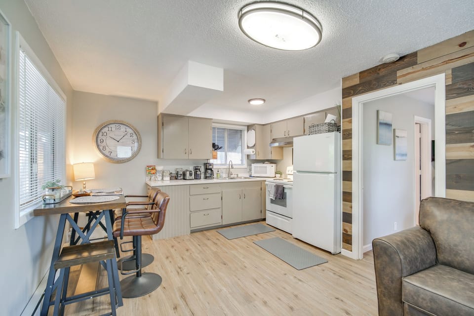 Dining Area | Dishware/Flatware | Trash Bags/Paper Towels