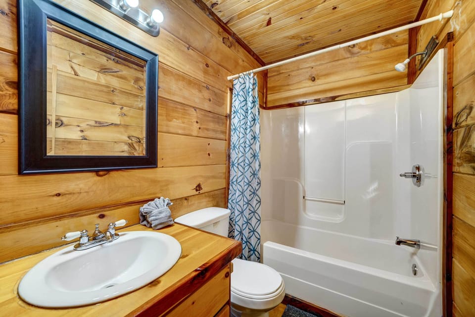 Full Bathroom