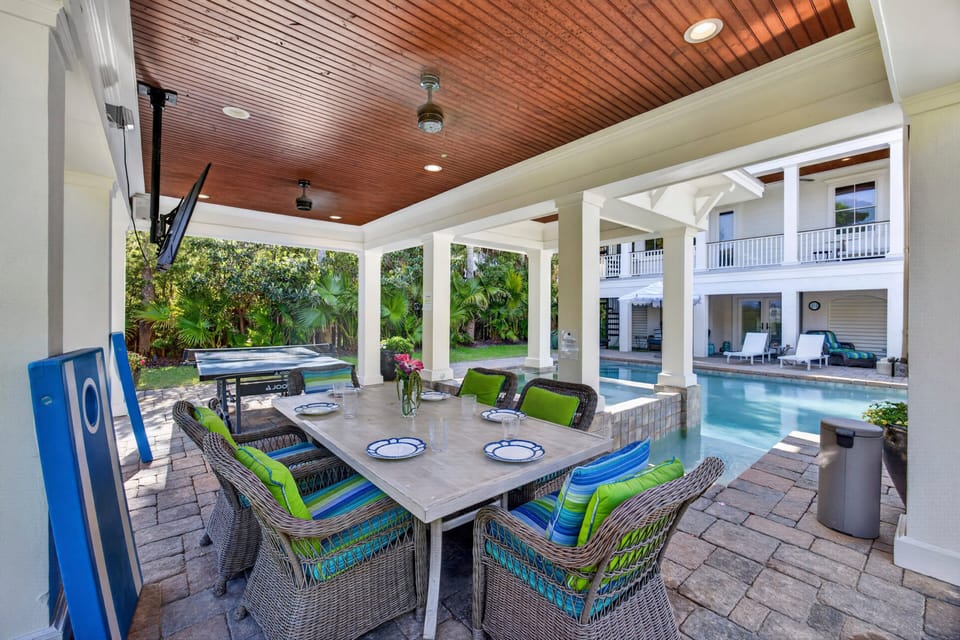 Poolside dining and games!