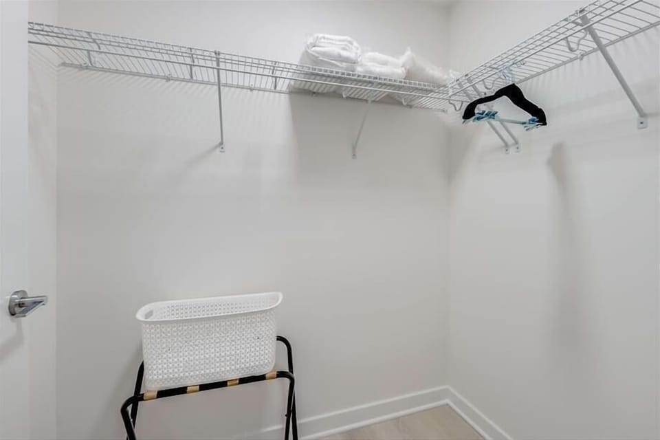 Noma Washington 1 Bedroom Deluxe Bedroom 1 Closet
