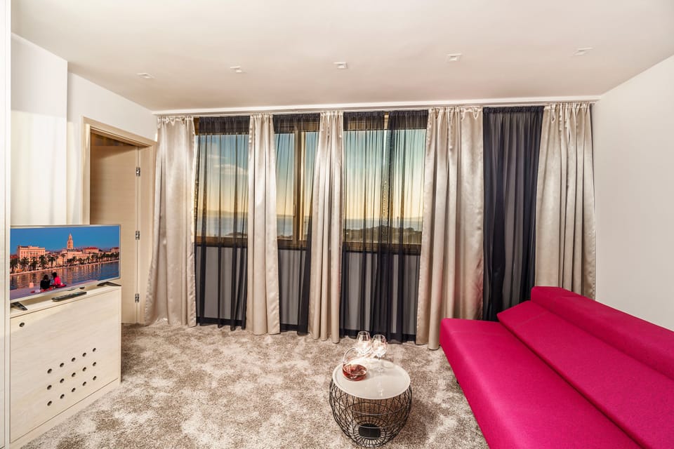 Deluxe Suite | Living area | LCD TV