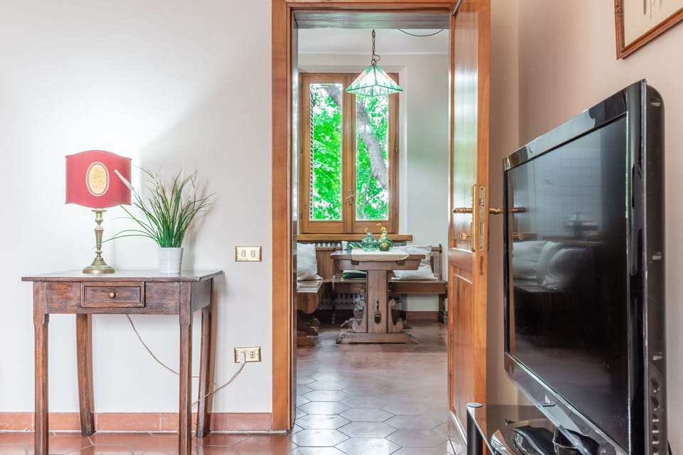 Table, Furniture, Property, Window, Plant, Wood, Building, Houseplant, Interior Design, House