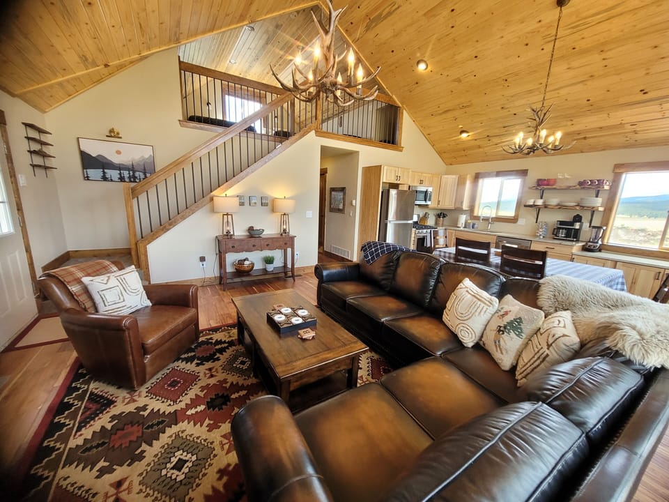 The Modern Mountain Decor has this cozy home feeling Fun and Fresh