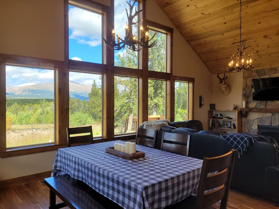 Dining side window vistas of the mountains, as far as the eye can see