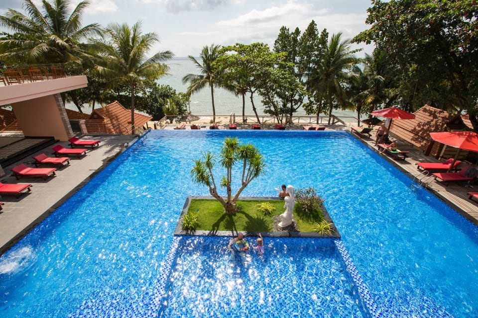 Outdoor pool, pool umbrellas, sun loungers