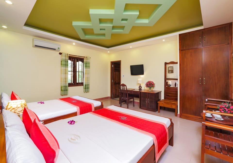 Minibar, desk, free WiFi, bed sheets