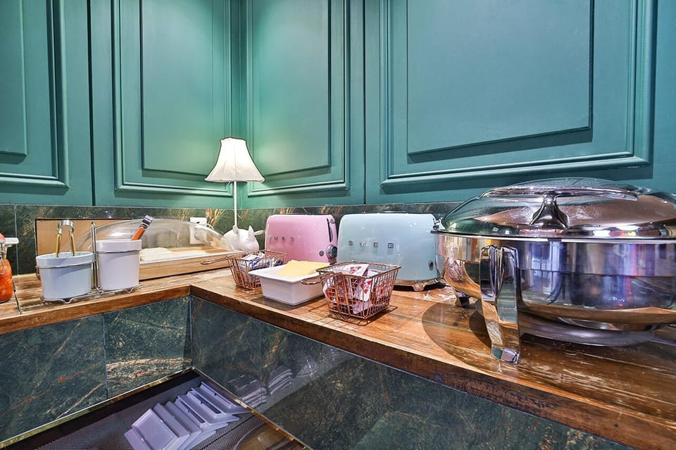 Deluxe Breakfast PKG | Individually decorated, individually furnished, free WiFi, bed sheets