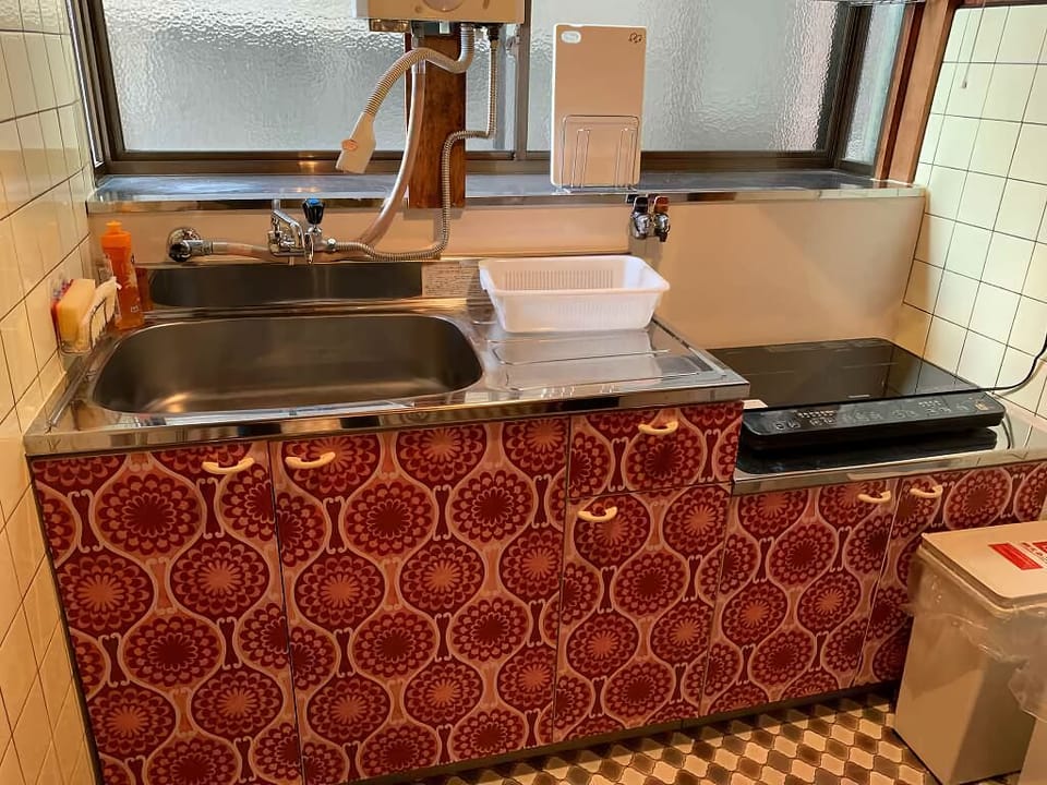 Fridge, microwave, stovetop, electric kettle
