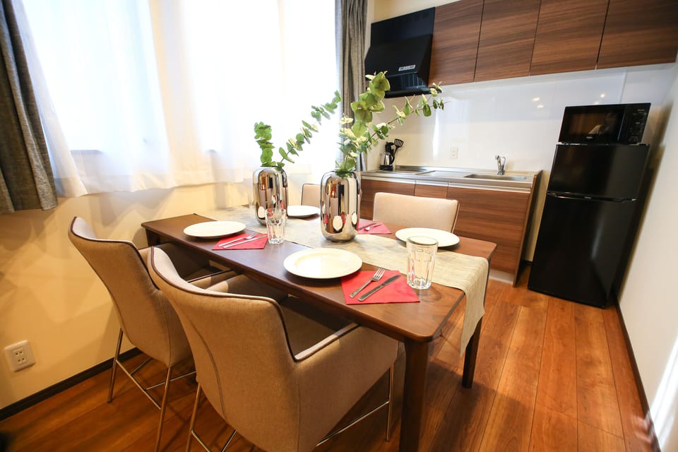 Basic House 101 | Living area | Flat-screen TV