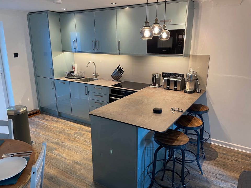 Cottage | Private kitchen | Fridge, dishwasher, electric kettle, toaster