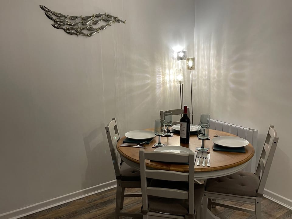 Cottage | Dining