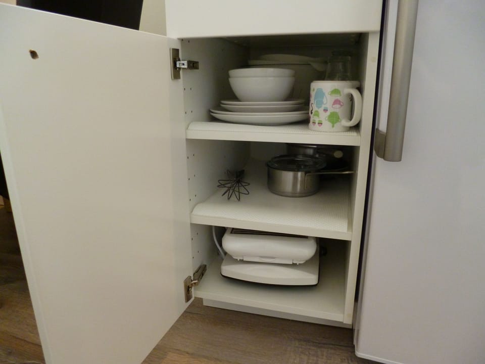 Economy Studio (140x200 cm) | Private kitchen | Fridge, microwave, stovetop, coffee/tea maker