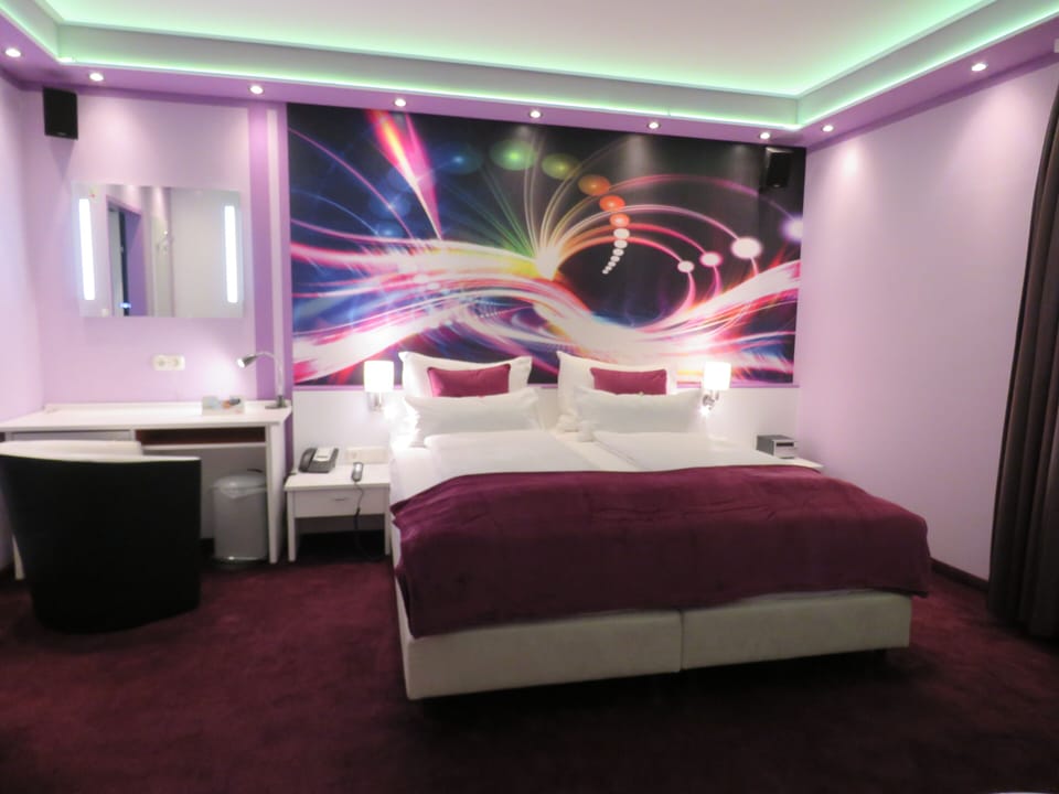 Suite | Minibar, in-room safe, desk, WiFi (free)
