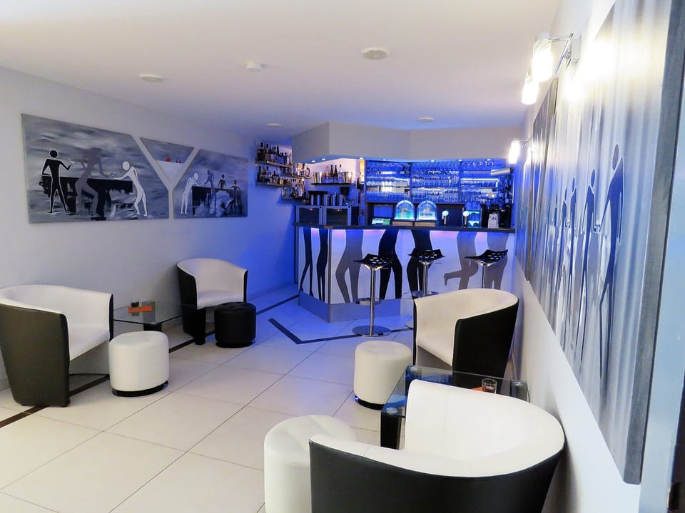 Single Room | Minibar, in-room safe, desk, WiFi (free)