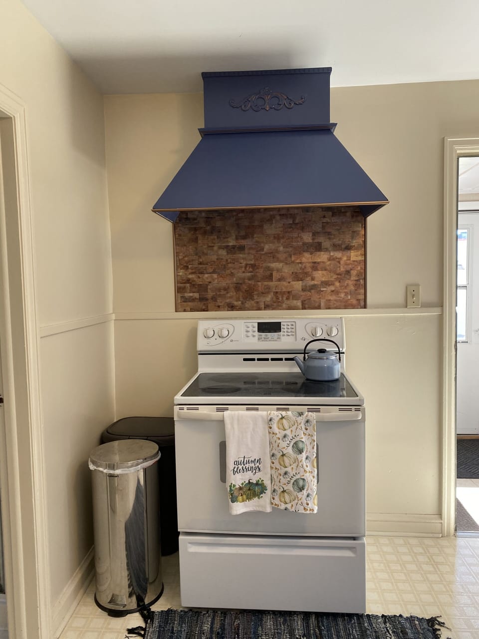 Stove/oven combo - electric. 