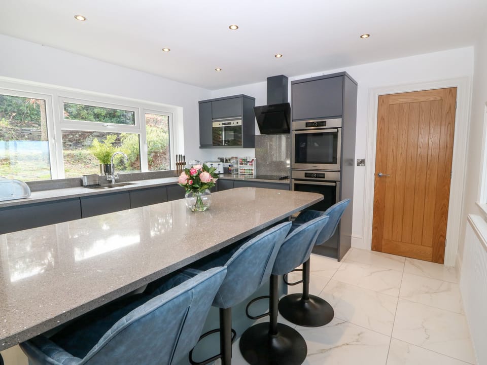 Cottage | Private kitchen | Fridge, dishwasher, electric kettle, toaster