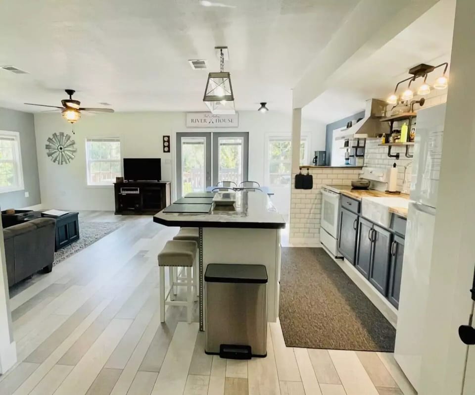 Kitchen and living