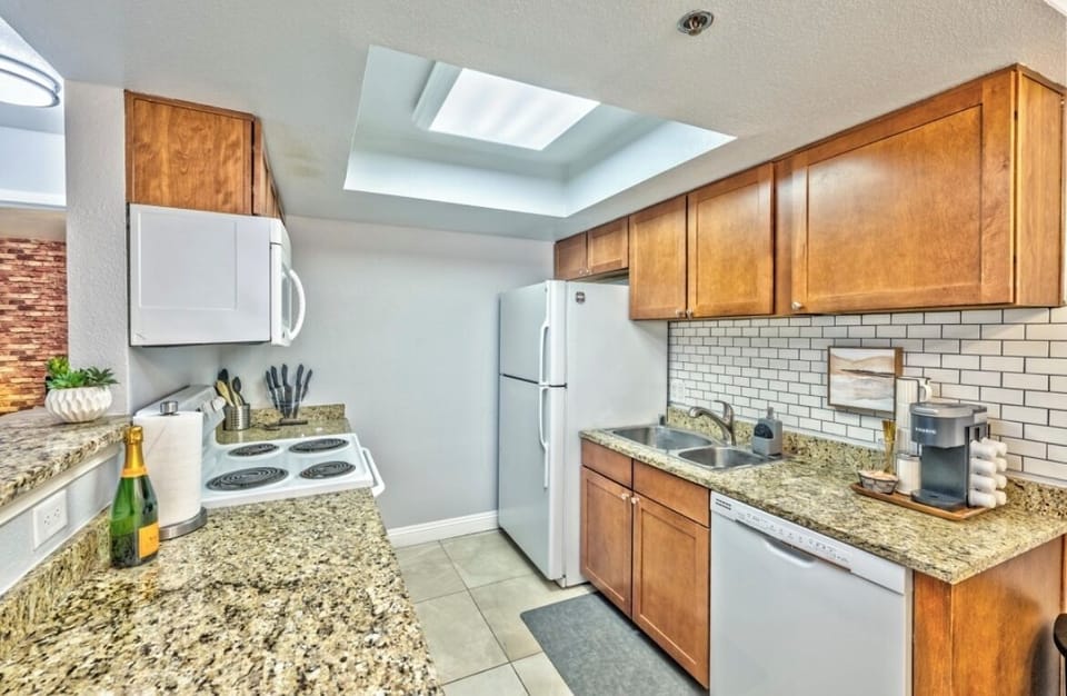 Full sized kitchen