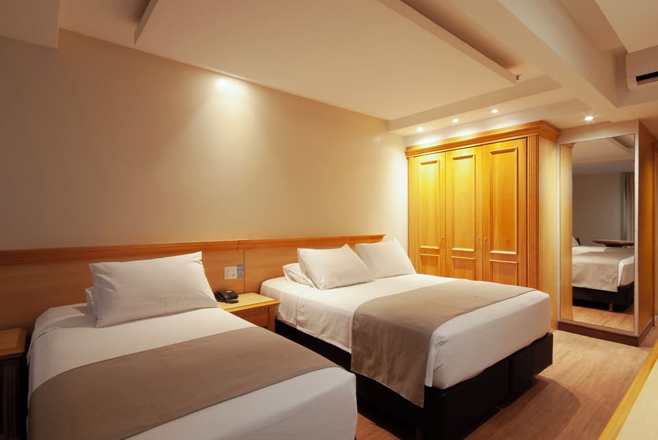 Deluxe Twin Room | In-room safe, desk, blackout drapes, soundproofing