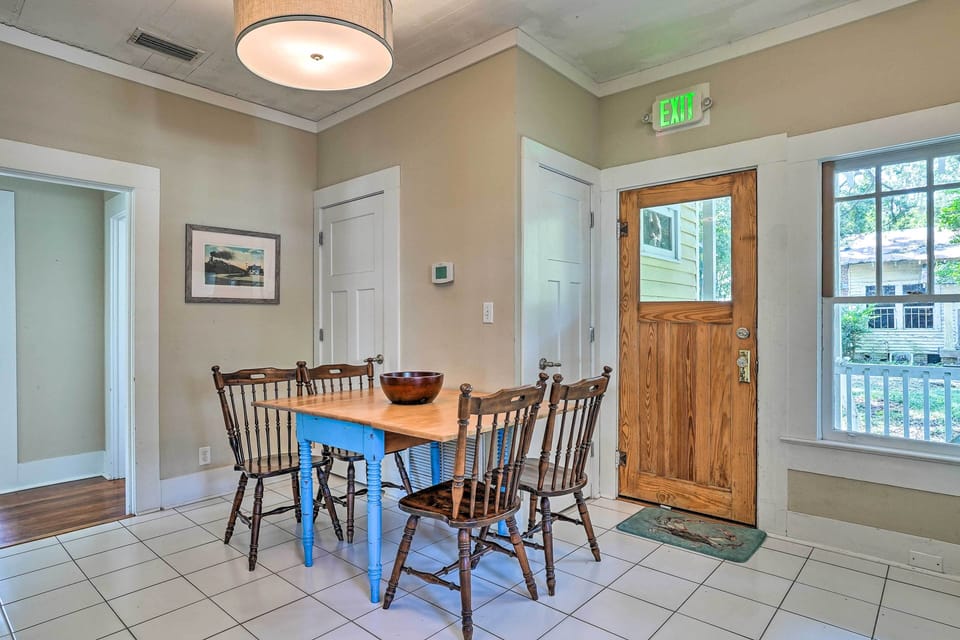 Dining Area | Dishware & Flatware