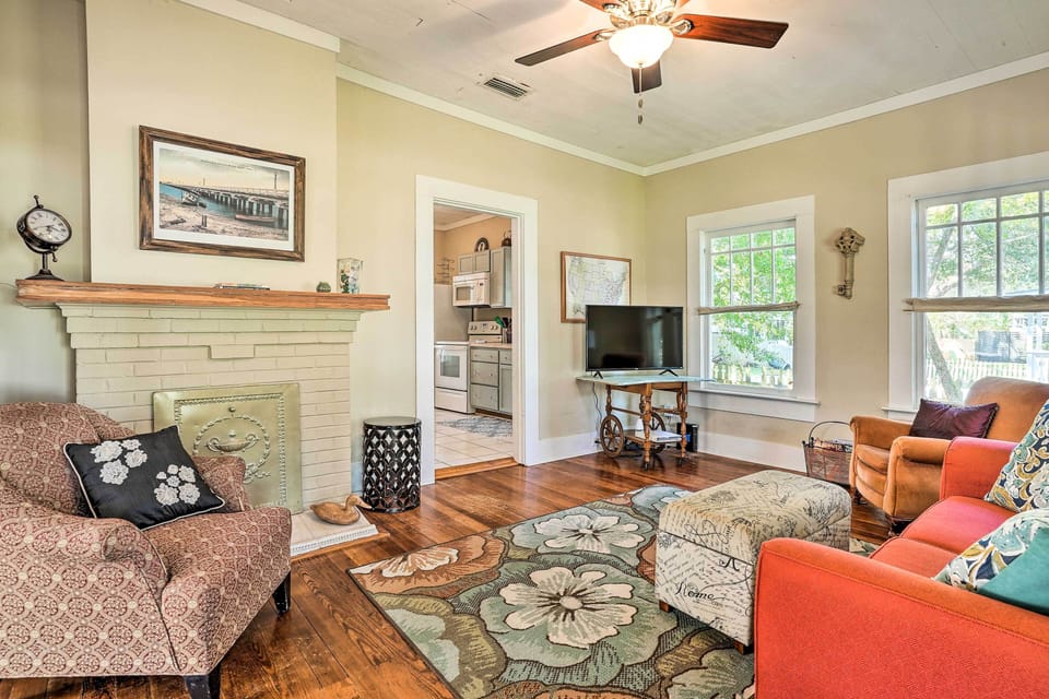 Living Room | Smart TV | Central A/C | Full Sleeper Sofa