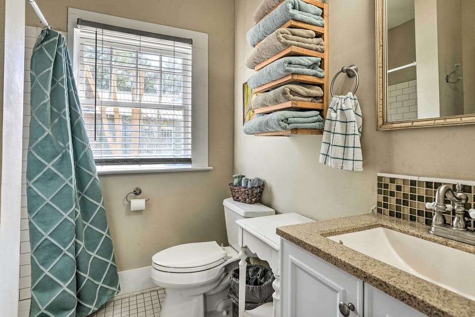 Full Bath | Complimentary Toiletries | Hair Dryer | Towels Provided