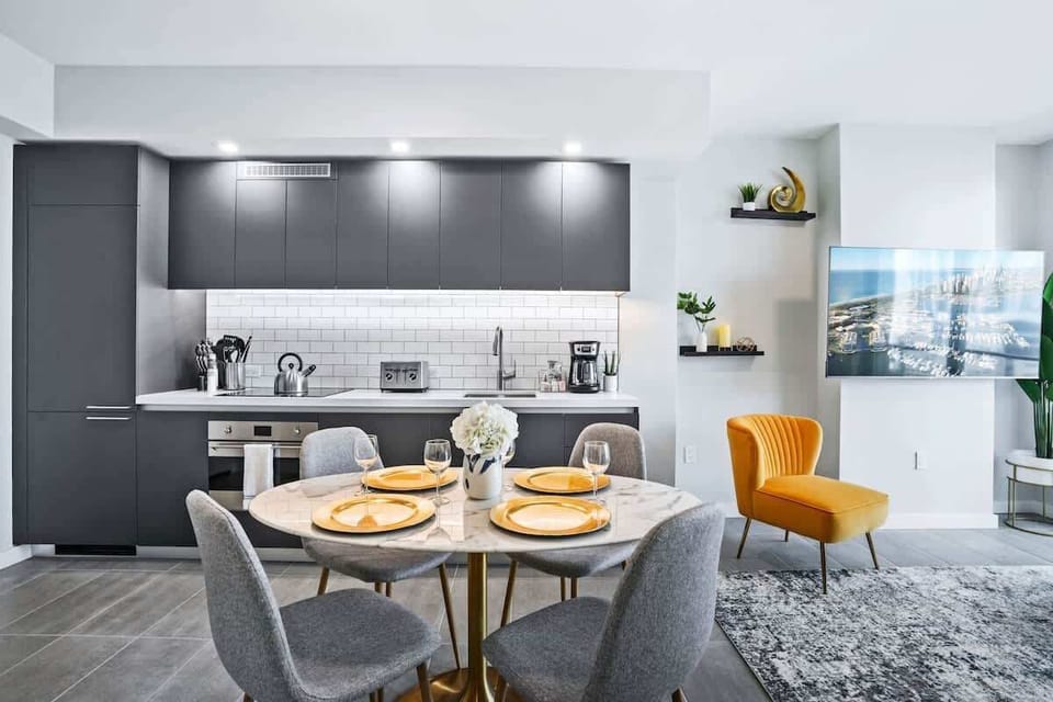 Fully equipped kitchen and dining area - This kitchen is both functional and beautiful. Surprise your loved ones by preparing their favorite and  delicious meal.