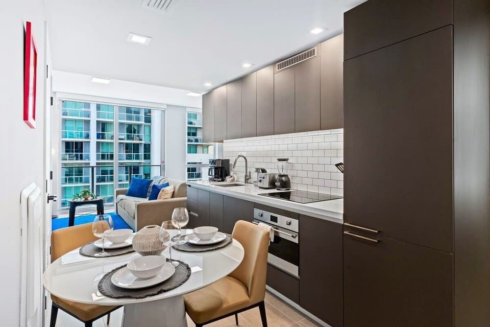 Fully equipped kitchen - Gathering around the table for good food and great times.