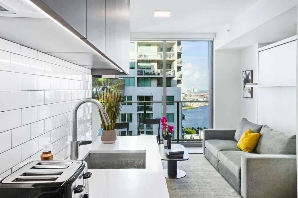Fully equipped kitchen - Modern unit and fitted with all the necessary items you need to make it feel like home.
