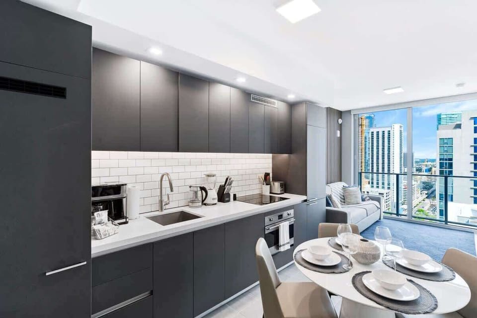 Fully equipped kitchen and dining area - Contemporary fully equipped kitchen with stainless steel appliances, a coffee maker, dishwasher, easy to use amenities and a dining table with seating for four.