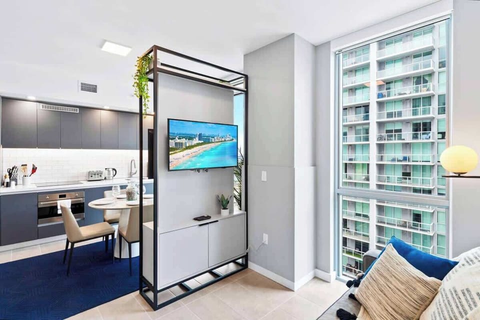 Intimate Oceanfront Getaway: Escape to this intimate living space, where compact meets coastal with an ocean view. Your perfect retreat in the heart of vibrant Miami.