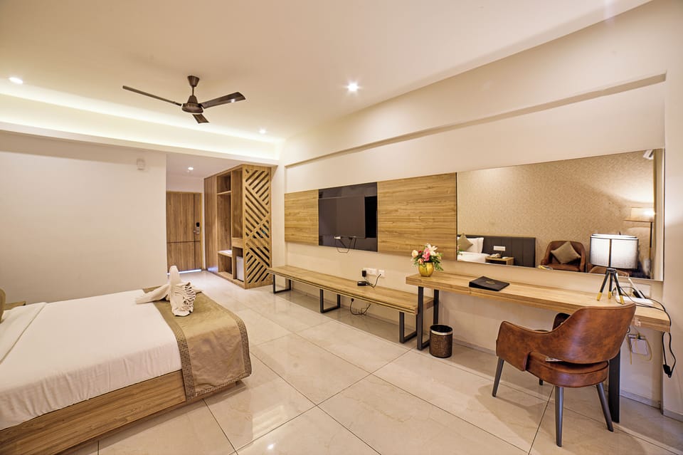 Deluxe Room | Premium bedding, in-room safe, iron/ironing board, free WiFi
