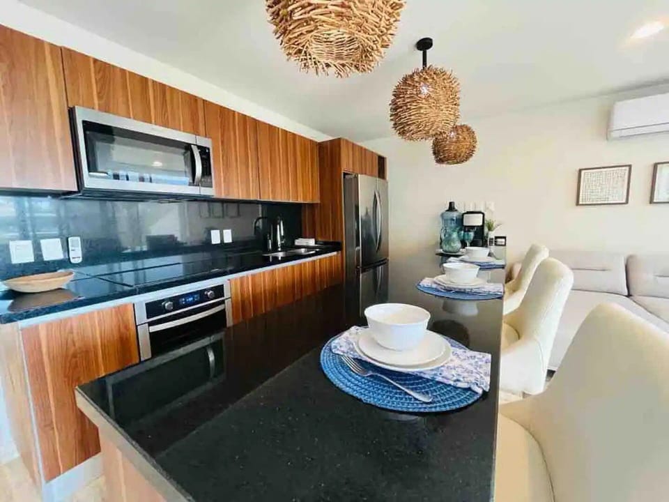 Fully equipped modern kitchen with breakfast bar