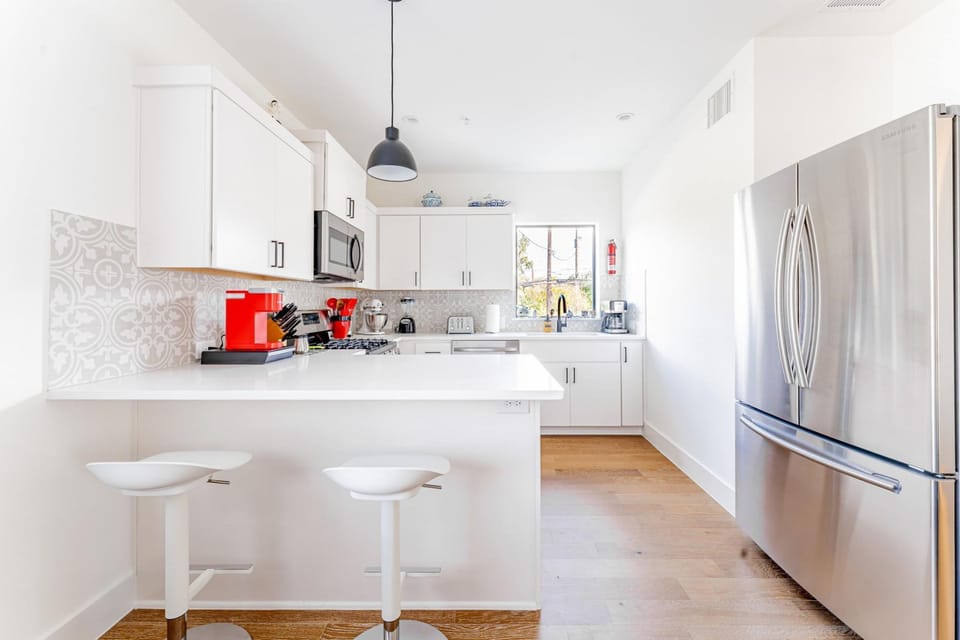 House | 3 bedrooms, desk