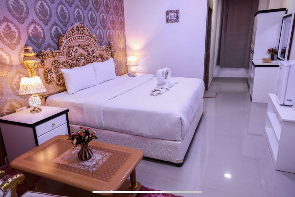 Standard Double Room | Desk, WiFi (free), bed sheets