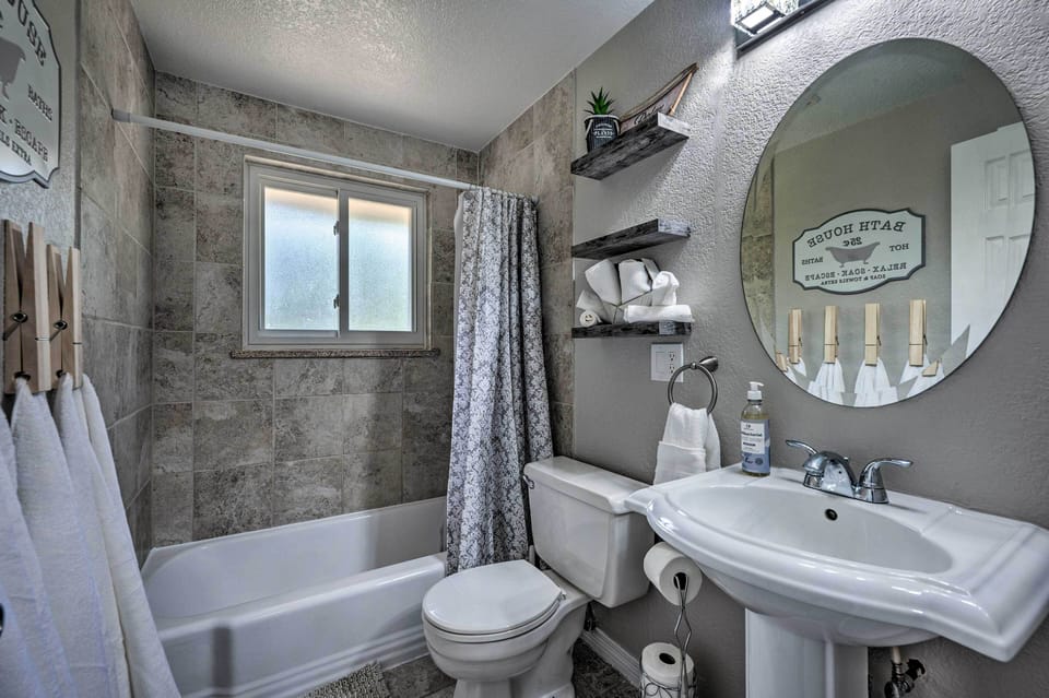 Bathroom | Towels Provided