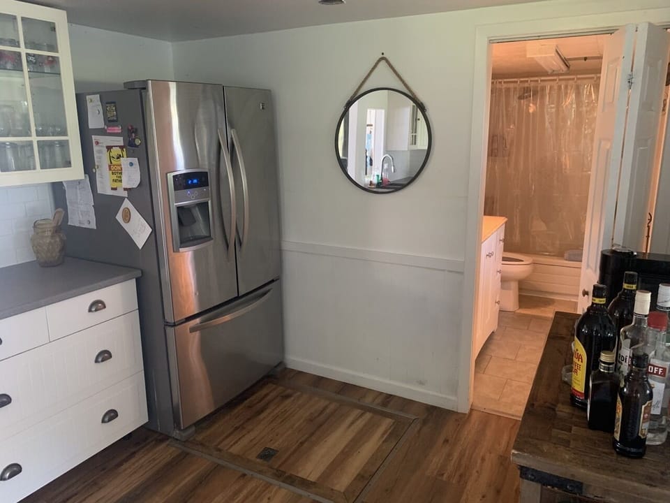 Deluxe Cottage | Private kitchen | Full-size fridge, microwave, oven, stovetop