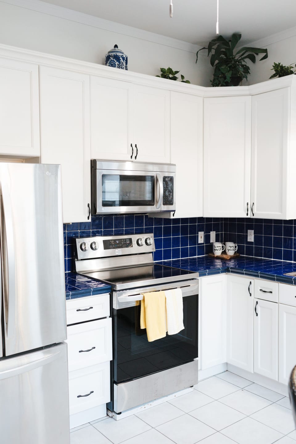 Kitchen - brand new LG stove and microwave