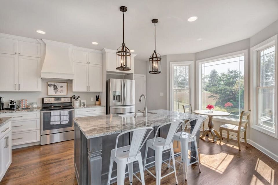 Barstools for 3 and a breakfast nook for two to enjoy morning coffee/pastries