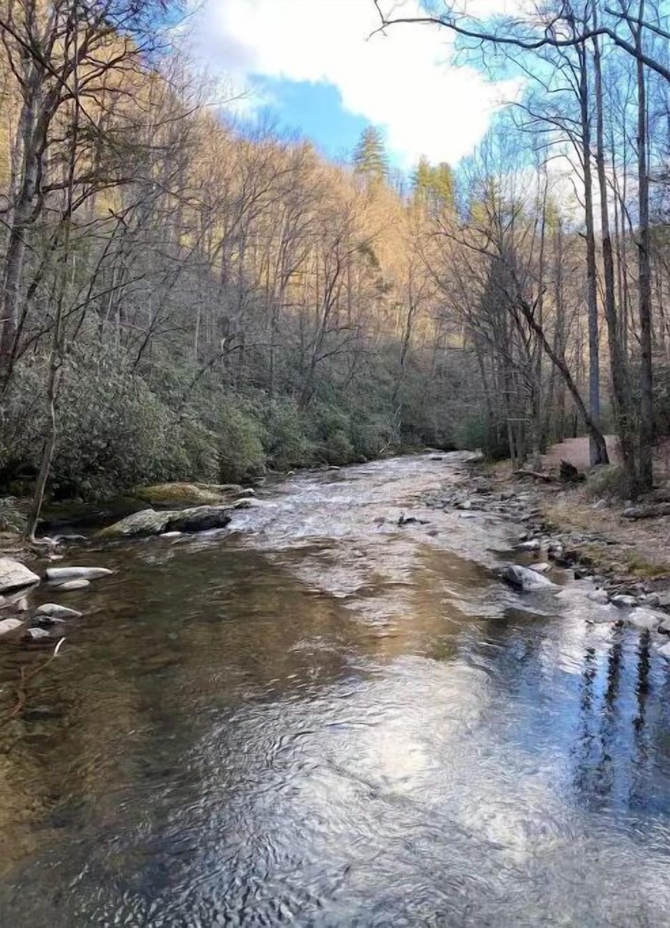 Beautiful rivers minutes away. 