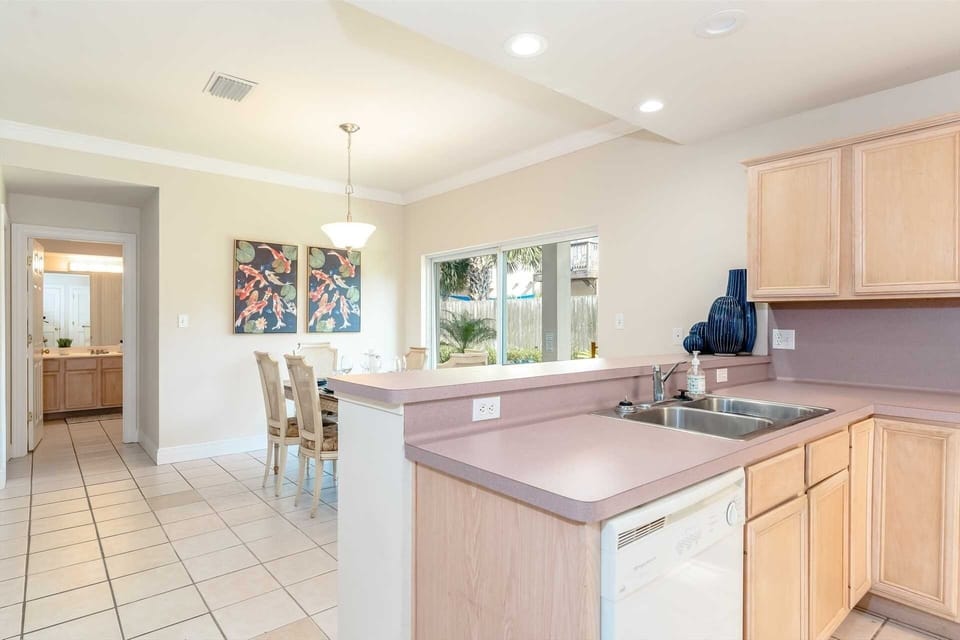 Flooring, Indoors, Room, Floor, Kitchen