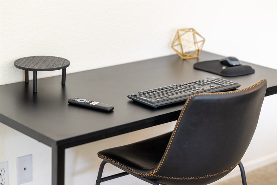 Dedicated Workspace I Wireless Mouse I   Wireless Keyboard 