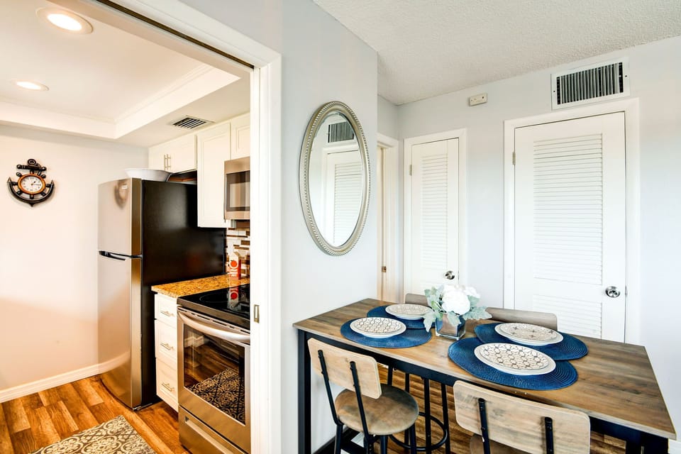Dining & Kitchen Pic