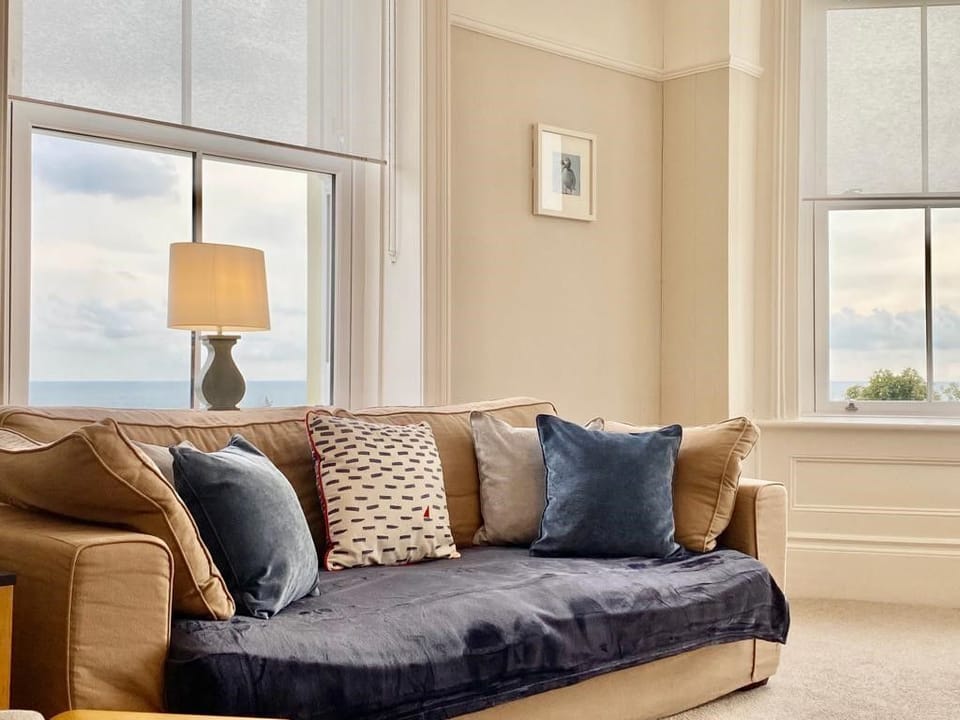St Catherine's Lookout, Niton: Comfortable seating in the sitting room