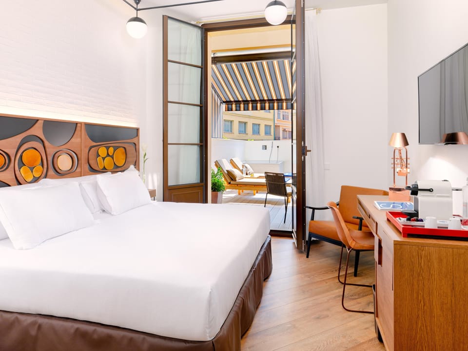 Premium bedding, down comforters, minibar, in-room safe