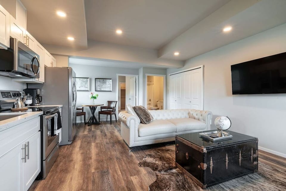 9 foot ceilings