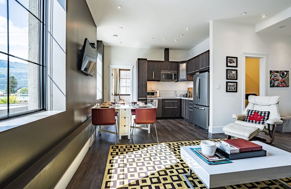 Condo | Living area | 40-inch flat-screen TV with cable channels, TV