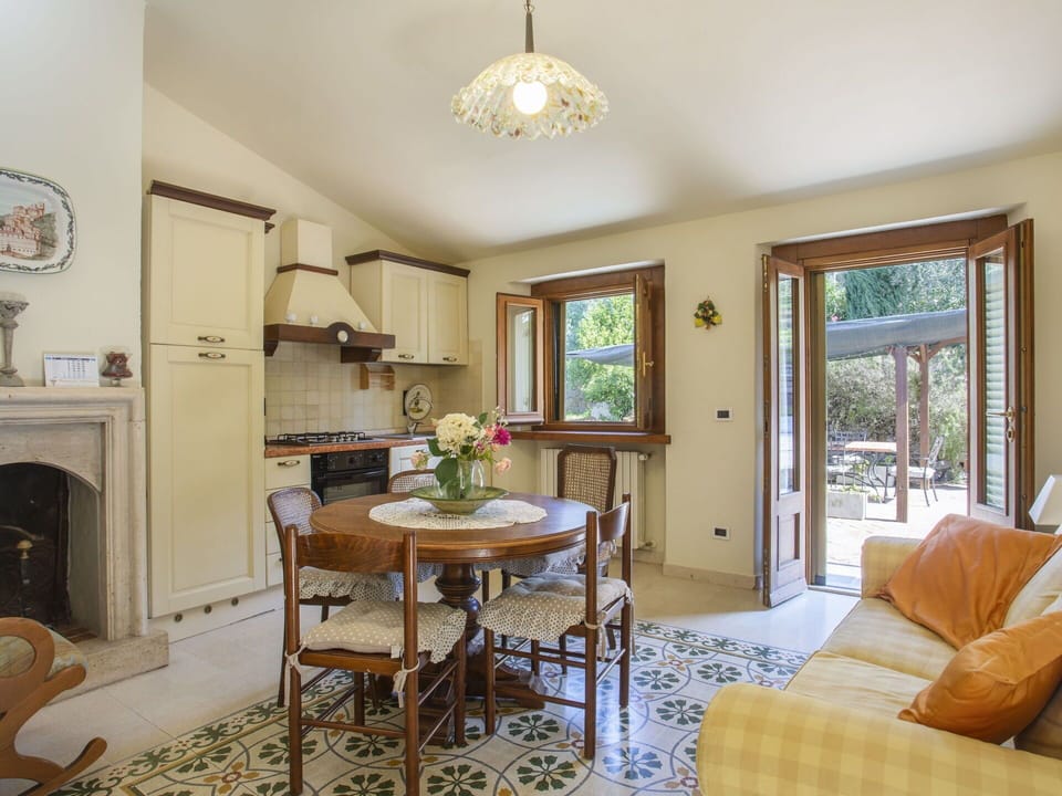 Property, Furniture, Table, Plant, Wood, Interior Design, Living Room, Chair, Floor, Flooring