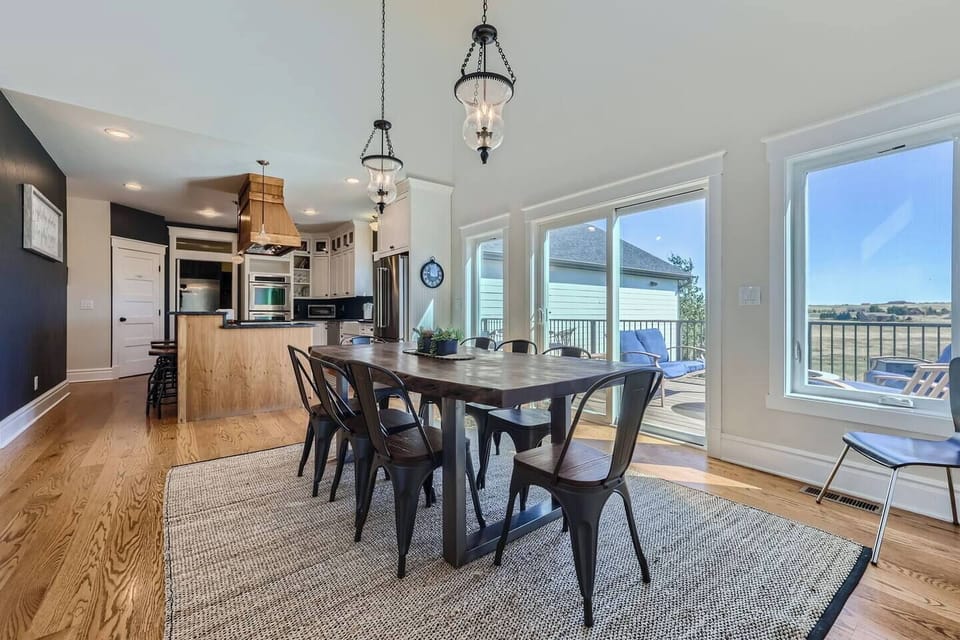 Dining table for large groups to enjoy with Vista Views included